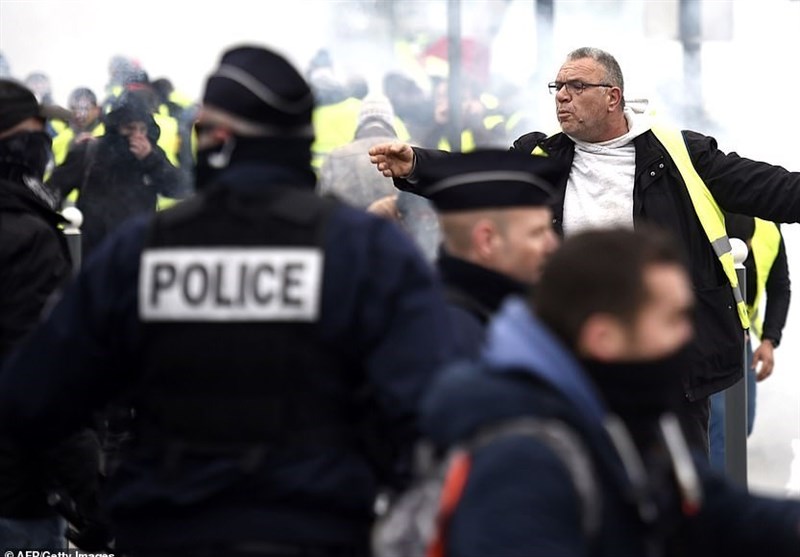 Police in Paris Prepare for Ninth Weekend of &apos;Yellow Vests&apos; Protest