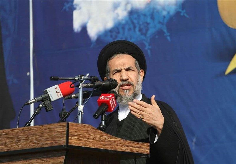 امام جمعه موقت تهران: افرادی از درون کشور ‌آرمان‌های انقلاب اسلامی را تهدید می‌کنند
