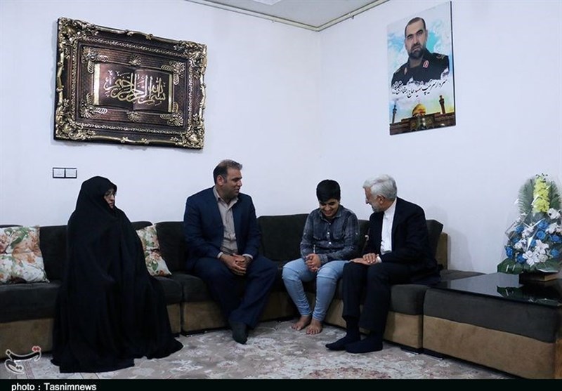 جلیلی با تعدادی از خانواده شهدای لرستان دیدار کرد + تصاویر