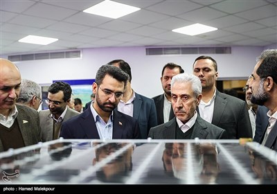بازدید منصور غلامی وزیر علوم و محمدجواد آذری جهرمی وزیر ارتباطات از نمایشگاه پژوهشگاه فضایی ایران