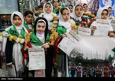 بازگشت تیم چرتکه کودکان هوشمند ایران به کشور پس از قهرمانی در هجدهمین دوره مسابقات جهانی «محاسبات ذهنی با چرتکه» در شهر کوالالامپور مالزی