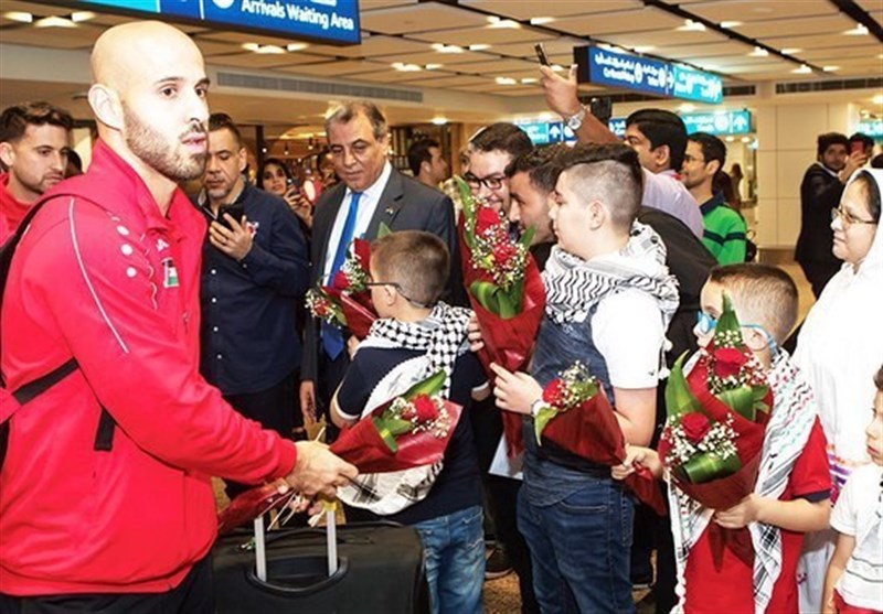 تیم ملی فوتبال فلسطین وارد امارات شد/ استقبال با شکوه از فداییان در فرودگاه دبی