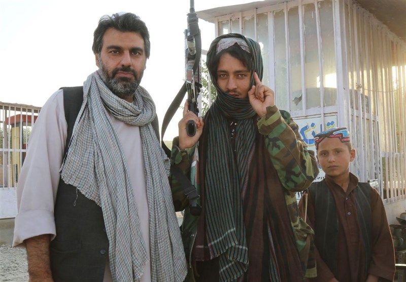 جستجو برای «کشف حقیقت» در میان پرچم سفید طالبان و سیاه داعش
