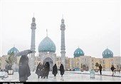 بارش زیبای نخستین برف زمستانی در مسجد مقدس جمکران به روایت تصویر