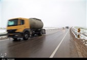 لغزندگی محورهای مواصلاتی استان اصفهان بر اثر برف و باران؛ رانندگان احتیاط کنند