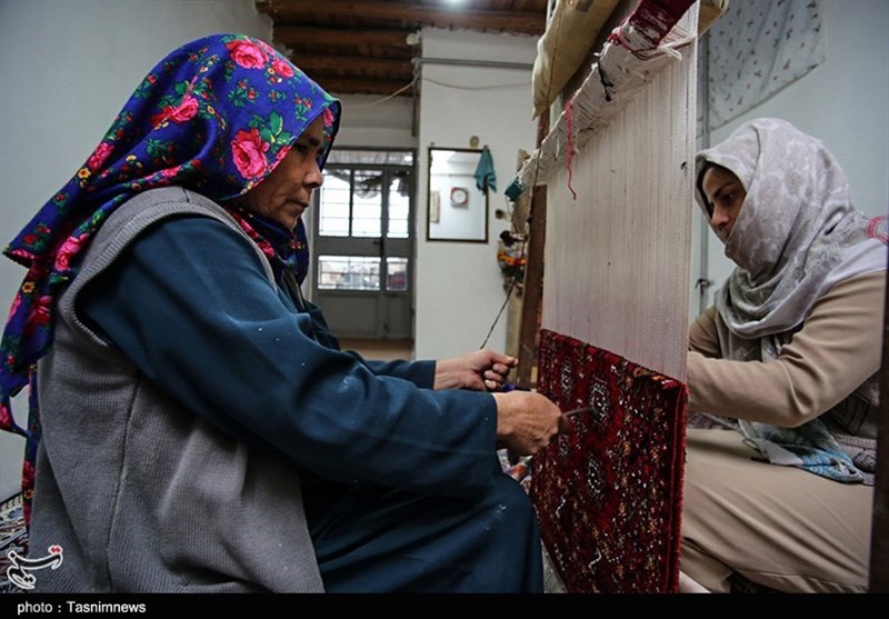 اقتصاد بدون نفت| هنر بافت فرش «دو رو ابریشم» در مناطق ترکمن‌نشین خراسان شمالی+تصاویر