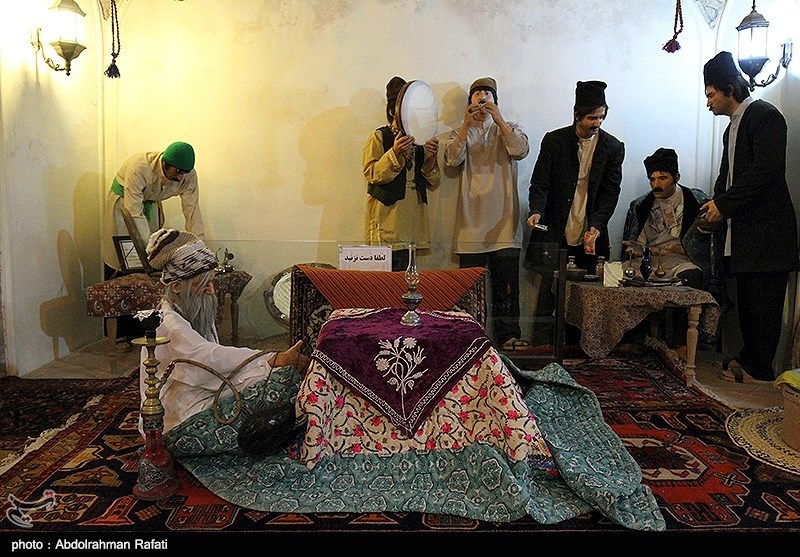 جشنواره سنتی کرسی نشینی در حمام تاریخی قلعه همدان