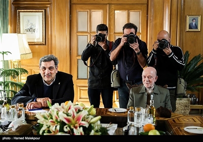 محمدنبی حبیبی و پیروز حناچی در نشست مشترک شهرداران تهران در دوره انقلاب