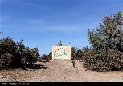 کنار موضوع کاهش بارندگی، "قطع آب" رودخانه هیرمند در شمال استان به‌عنوان منبع تأمین آب 5 شهرستان شمالی و همچنین مرکز استان معضل دیگری بود که به بحران آب در سیستان و بلوچستان دامن زد و سبب شد تا میزان ورود آب در حوزه‌های مختلف هامون هیرمند نسبت به سال آبی قبل 93 درصد کاهش یابد.