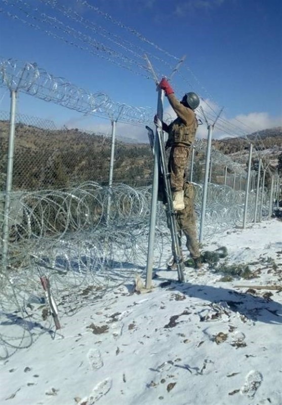 پاک افغان سرحد پرسخت سردی میں بھی باڑلگانے کا کام جاری