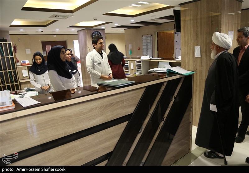 ‌حضور سرزده آیت‌الله ناصری‌یزدی در بیمارستان شهید رهنمون یزد‌ به روایت تصویر‌