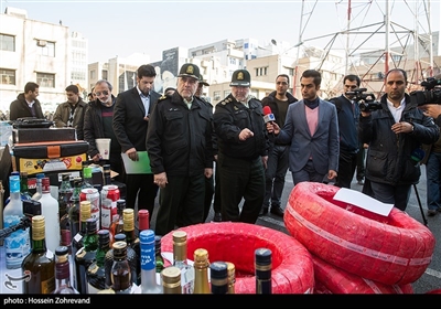 بازدید سردار حسین رحیمی رئیس پلیس پایتخت از کشفیات طرح رعد 21 پلیس پیشگیری پایتخت