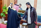 کلاشنیکف طلائی هدیه شاهزاده سعودی به عمران خان +تصویر