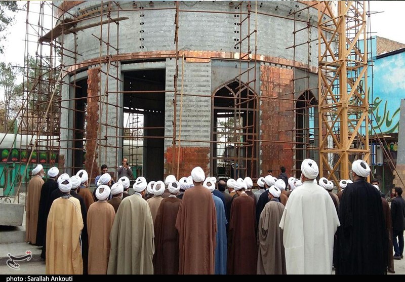 بازدید ائمه جمعه استان کرمان از گنبد در حال ساخت امام حسین(ع) در کرمان به روایت تصویر