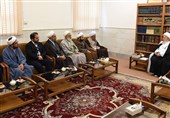 آیتالله مکارم شیرازی: تقویت زیرساختهای علمی و فقهی حوزوی در شیراز یک ضرورت است