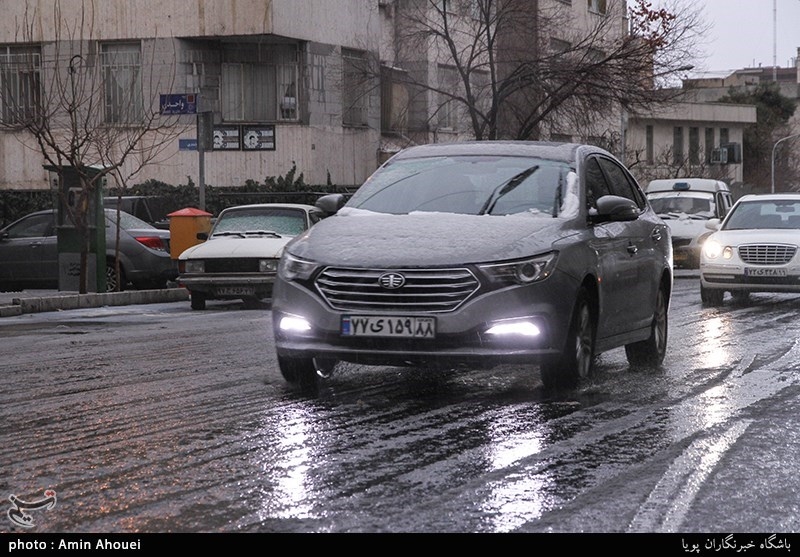 برف و باران تردد در جاده‌های مازندران را کند کرد