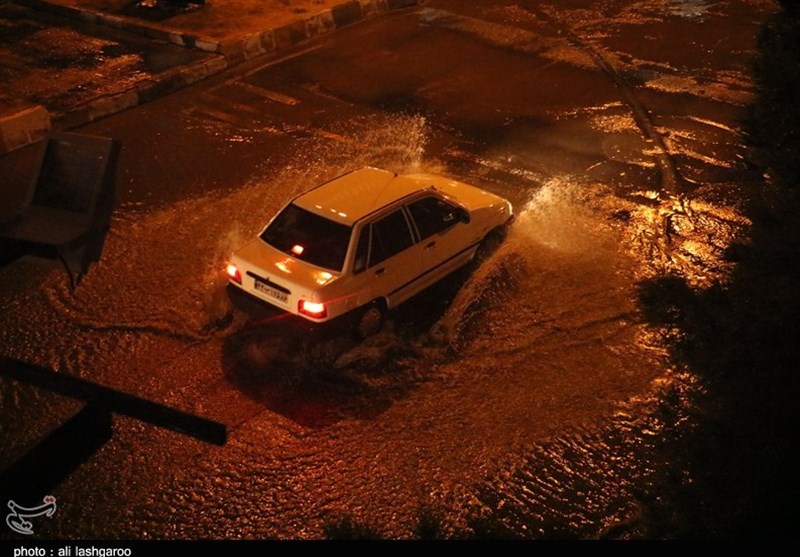 سیلاب ‌در خیابان‌های ‌بوکان/ بارش باران و تگرگ ‌ادامه دارد + فیلم