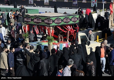 تشییع پیکر 10 شهید دفاع مقدس و مدافع حرم در مشهد