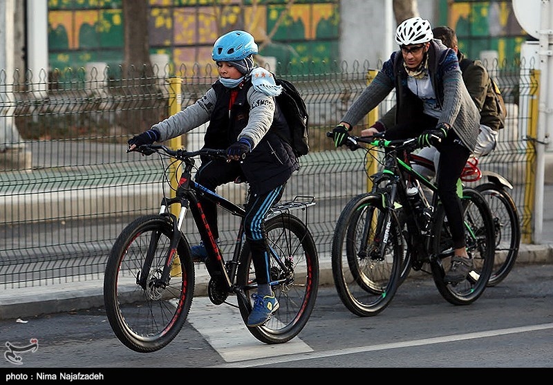 تسنیم از شروع به‌کار مسیر دوچرخه‌سواری در خیابان سپه کرمان گزارش می‌دهد