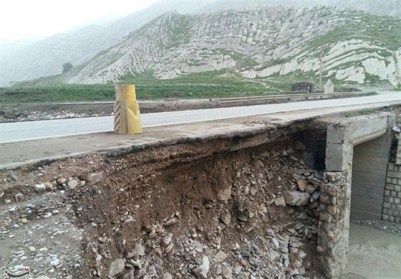 لرستان| بارش شدید باران به راه‌های شهرستان پلدختر خسارت وارد کرد