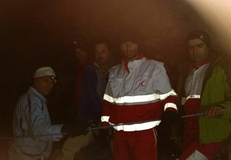 لرستان|کوهنوردان گرفتار در غار «کلماکره» نجات یافتند