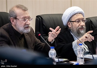  آیت الله آملی لاریجانی رئیس مجمع و علی لاریجانی رئیس مجلس در جلسه مجمع تشخیص مصلحت نظام