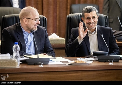 محمود احمدی نژاد و محمدباقر قالیباف در جلسه مجمع تشخیص مصلحت نظام 