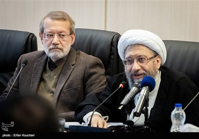 آیت الله آملی لاریجانی رئیس مجمع و علی لاریجانی رئیس مجلس در جلسه مجمع تشخیص مصلحت نظام 