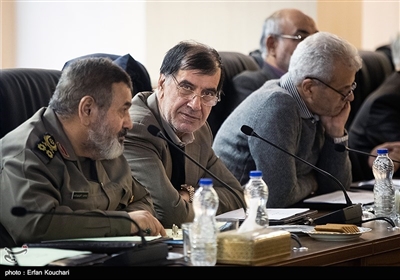 محمدرضا باهنر در جلسه مجمع تشخیص مصلحت نظام