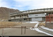 چشم انتظاری ۱۵ ساله ورزشکاران قشم برای تکمیل یک ورزشگاه/ "سام و زال" همچنان در کش و قوس وعدههاست