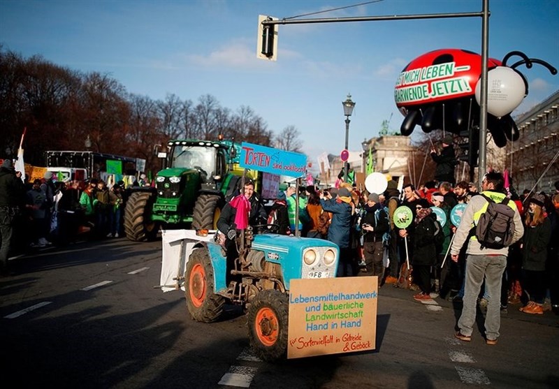 اعتراض هزاران نفر در برلین علیه سیاست‌های اتحادیه اروپا در بخش کشاورزی