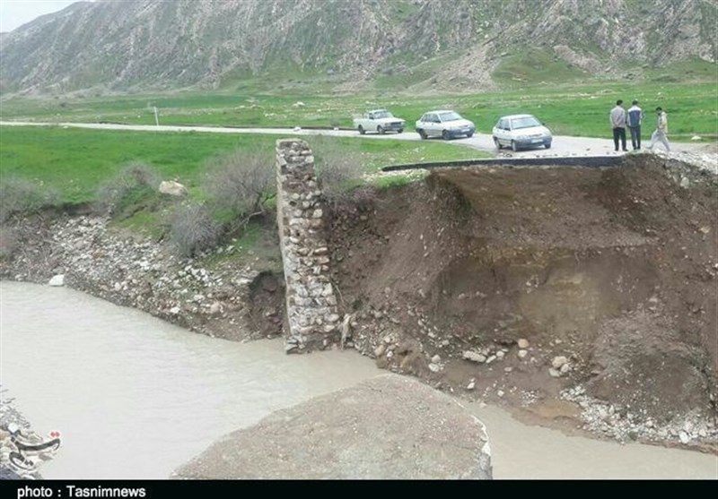 سیلاب به 115 کیلومتر از راه‌های مواصلاتی استان لرستان خسارت زد