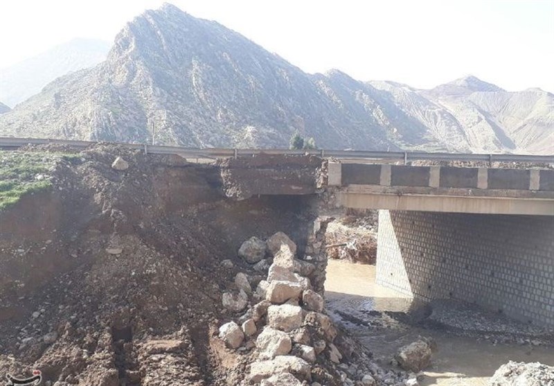 تخریب کامل 3 پل در لرستان؛ محور شول‌آباد - الیگودرز مسدود شد