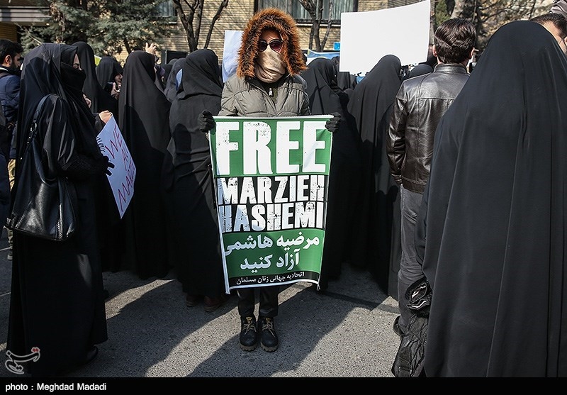 Tehran Rally Held in Solidarity with Journalist Arrested in US (+Photos, Video)