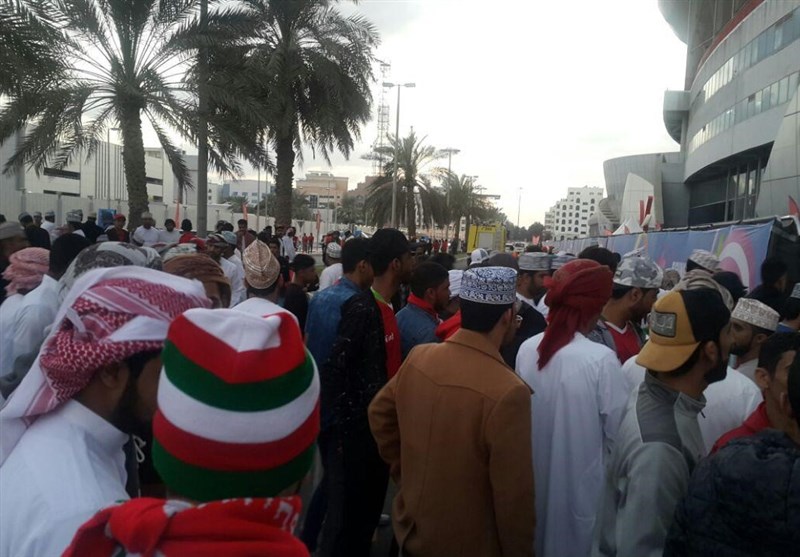 گزارش خبرنگار اعزامی تسنیم از امارات| هجوم هواداران عمانی با بلیت‌های رایگان و عدم استقبال ایرانی‌ها + تصاویر