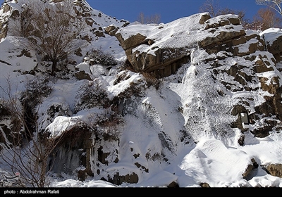 طبیعت زمستانی آبشار گنجنامه - همدان