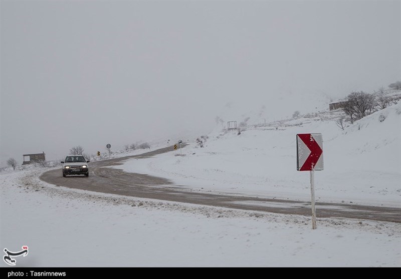 برف گردنه‌های کوهستانی استان قزوین را سفیدپوش کرد