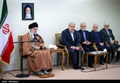 الامام الخامنئی: لا ینبغی أن تتوقف الحرکة العلمیة للبلاد بأی شکل من الأشکال
