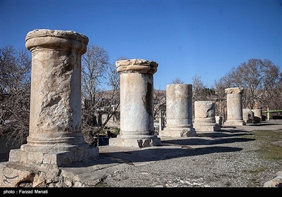 معبد آناهیتا در شهر کنگاور از توابع استان کرمانشاه قرار گرفته است