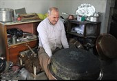 هنر مسگری در دستان هنرمند 63 ساله ارومیه‌ای+فیلم