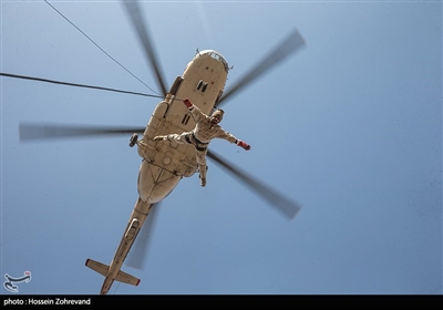 IRGC's Fateheen Special Forces Take Aerial Practice