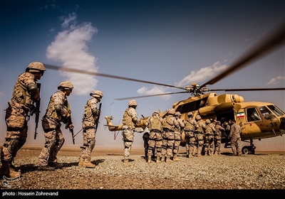 IRGC's Fateheen Special Forces Take Aerial Practice