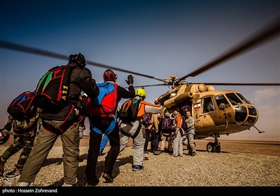 IRGC's Fateheen Special Forces Take Aerial Practice