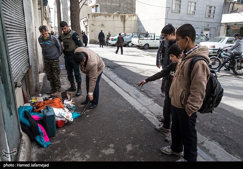 دستگیری خرده فروشان مواد مخدر و معتادان محله های شوش،هرندی و مولوی توسط ماموران نیروی انتظامی