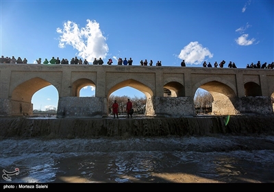 جاری شدن آب در زاینده رود