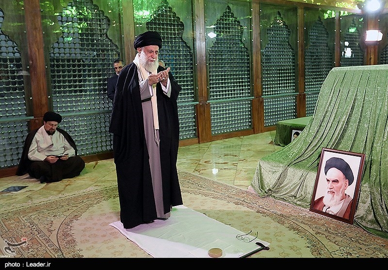Leader Pays Homage to Imam Khomeini ahead of Revolution Anniversary