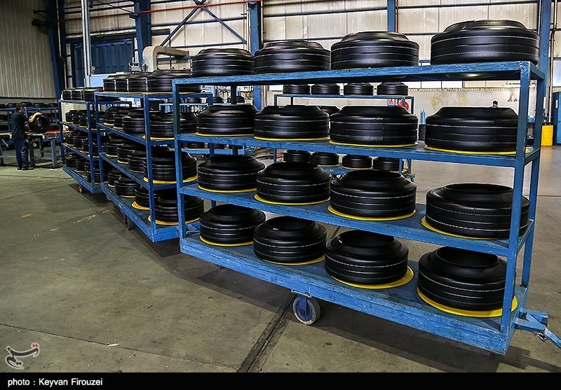 انبار بزرگ احتکار لاستیک در یزد کشف شد/جاسازی 1000 حلقه لاستیک خودروهای سنگین و سبک در خانه