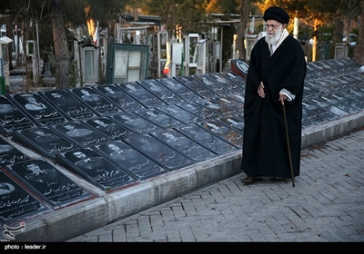 Ayatollah Khamenei Pays Homage to Founder of Islamic Republic