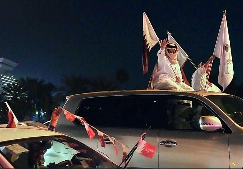 شادمانی مردم و مقامات قطر از دستاورد ورزشی در یک بازی کاملا سیاسی و حیثیتی + فیلم و عکس