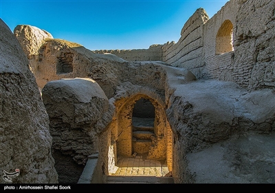 نارین قلعه میبد، یکی از بناهای تاریخی در استان یزد است که بسیار مورد توجه گردشگران داخلی و خارجی قرار می گیرد؛ متاسفانه در معرض نابودی قرار گرفته و تاکنون تلاش موثری در حفظ این بنای تاریخی انجام نگرفته است